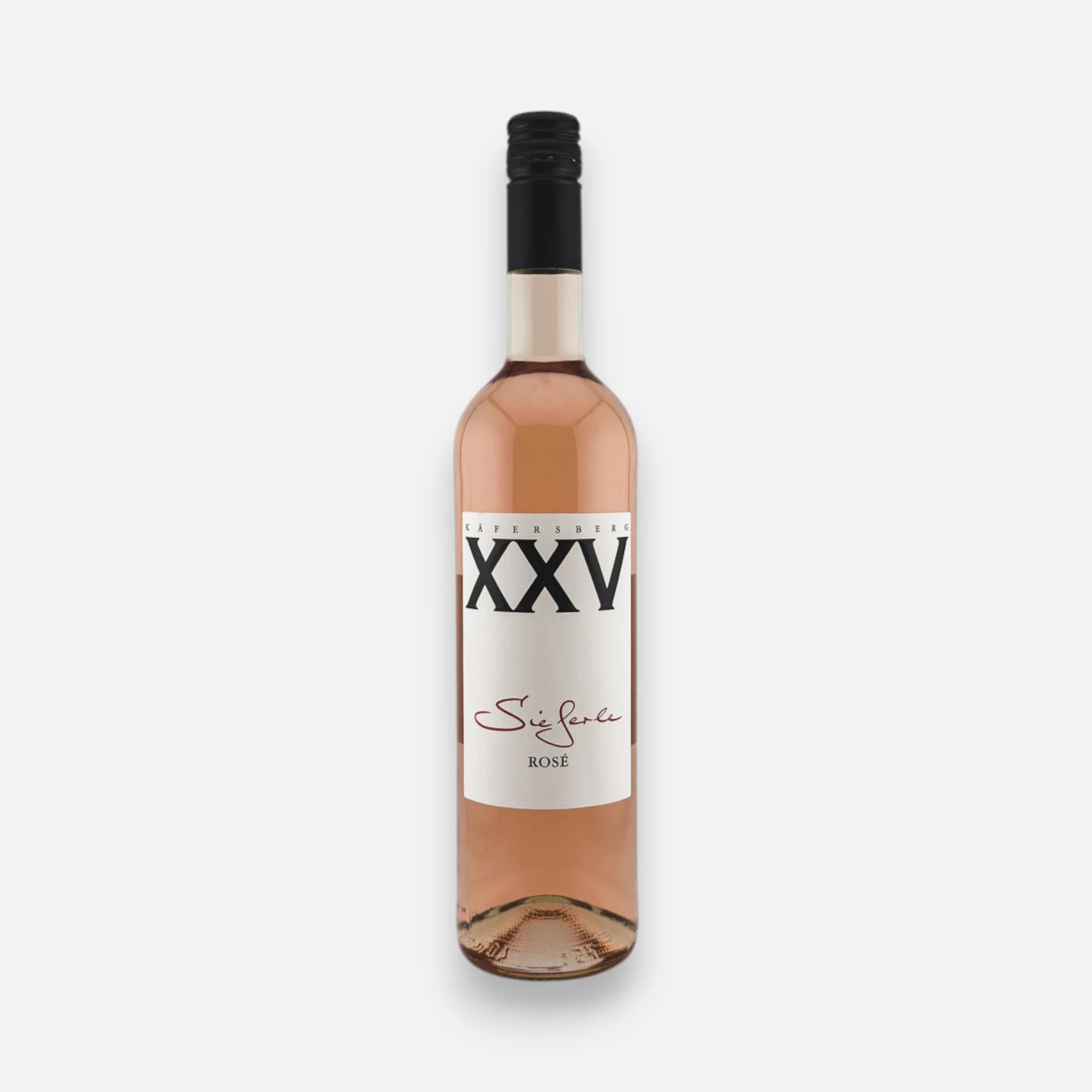 Weingut Sieferle XXV Rosé in schlanker Glasflasche mit zart roséfarbenem Wein, schwarzem Schraubverschluss und hellem Etikett vor neutralem Hintergrund.