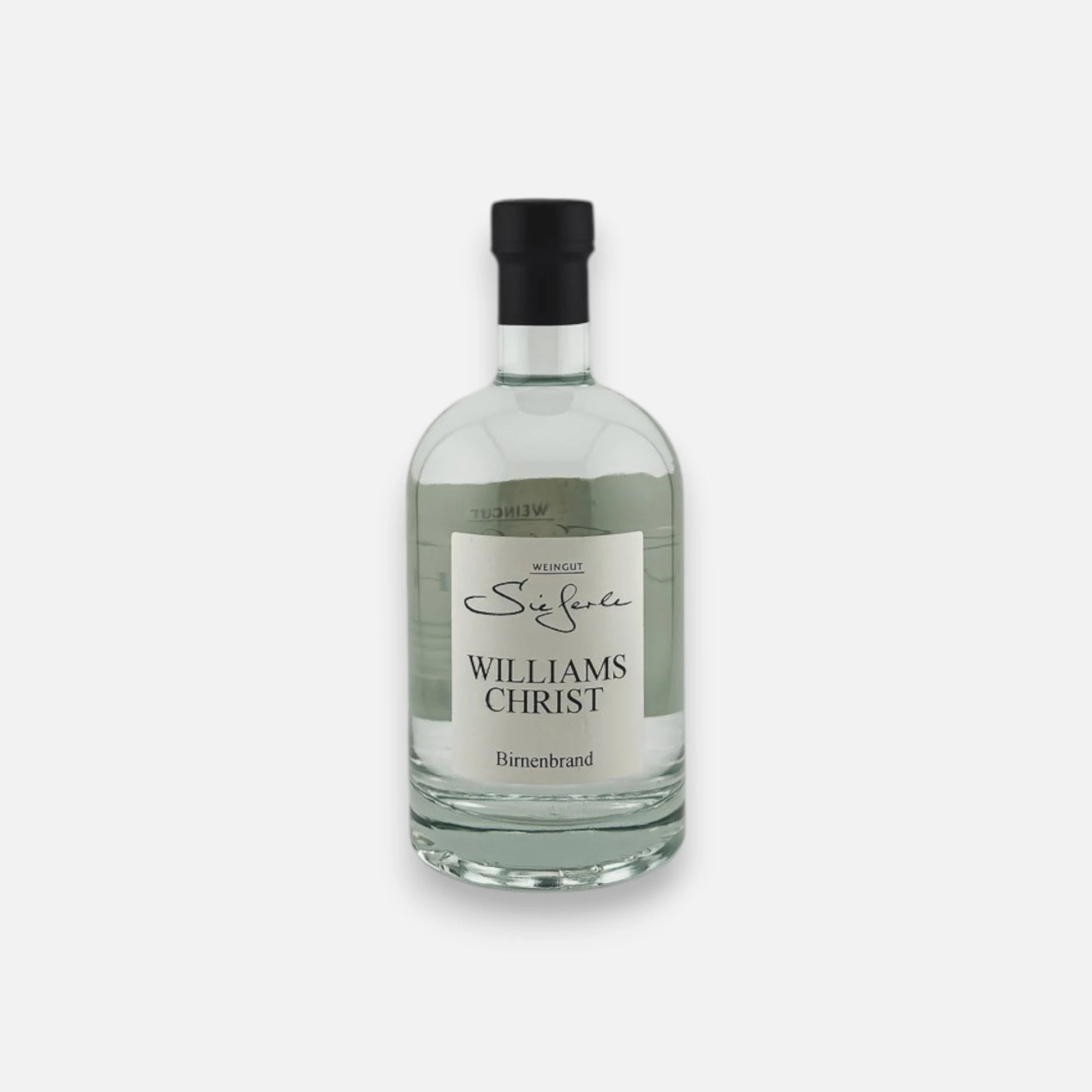 Weingut Sieferle Williams Christ Birnenbrand in klarer Glasflasche mit schwarzem Verschluss und weißem Etikett vor neutralem Hintergrund.